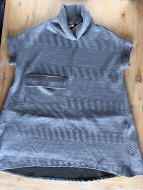 Kate Hewko Gray Short-Sleeve Turtleneck Sweater Tunic